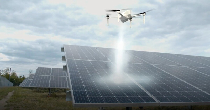 Новая система будет использовать дроны для очистки труднодоступных солнечных батарей