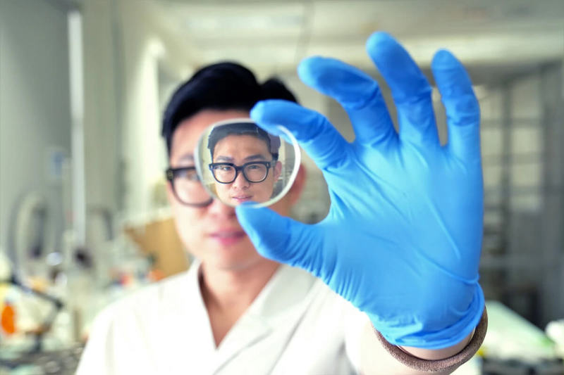 Высокотехнологичная обработка линз может навсегда избавить очки от запотевания