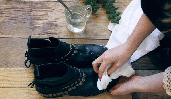 5 способов очистить обувь от соли