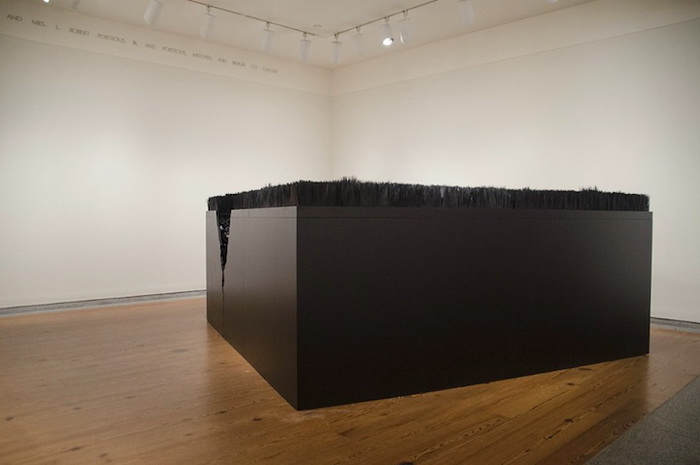 Темные оазисы: необычные инсталляции из бумаги и зеркал 