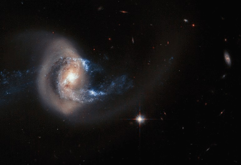 Космический телескоп «Хаббл» заснял столкновение двух галактик