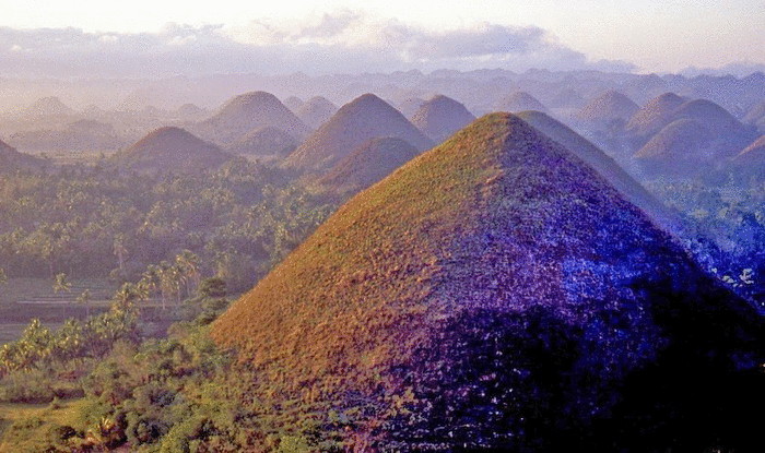 Шоколадные холмы на острове Бохоль (Филиппины) 