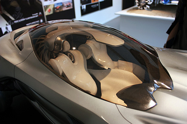 Мерседес, управляемый силой мысли